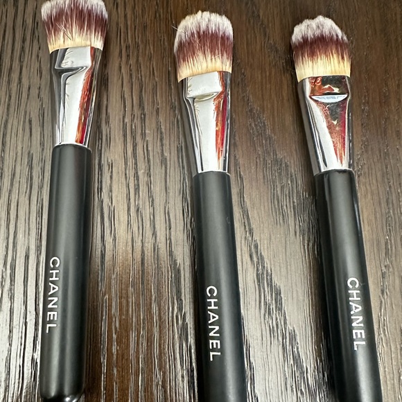 Chanel Makeup Brushes Foundation No 6 . - Picture 4 of 4